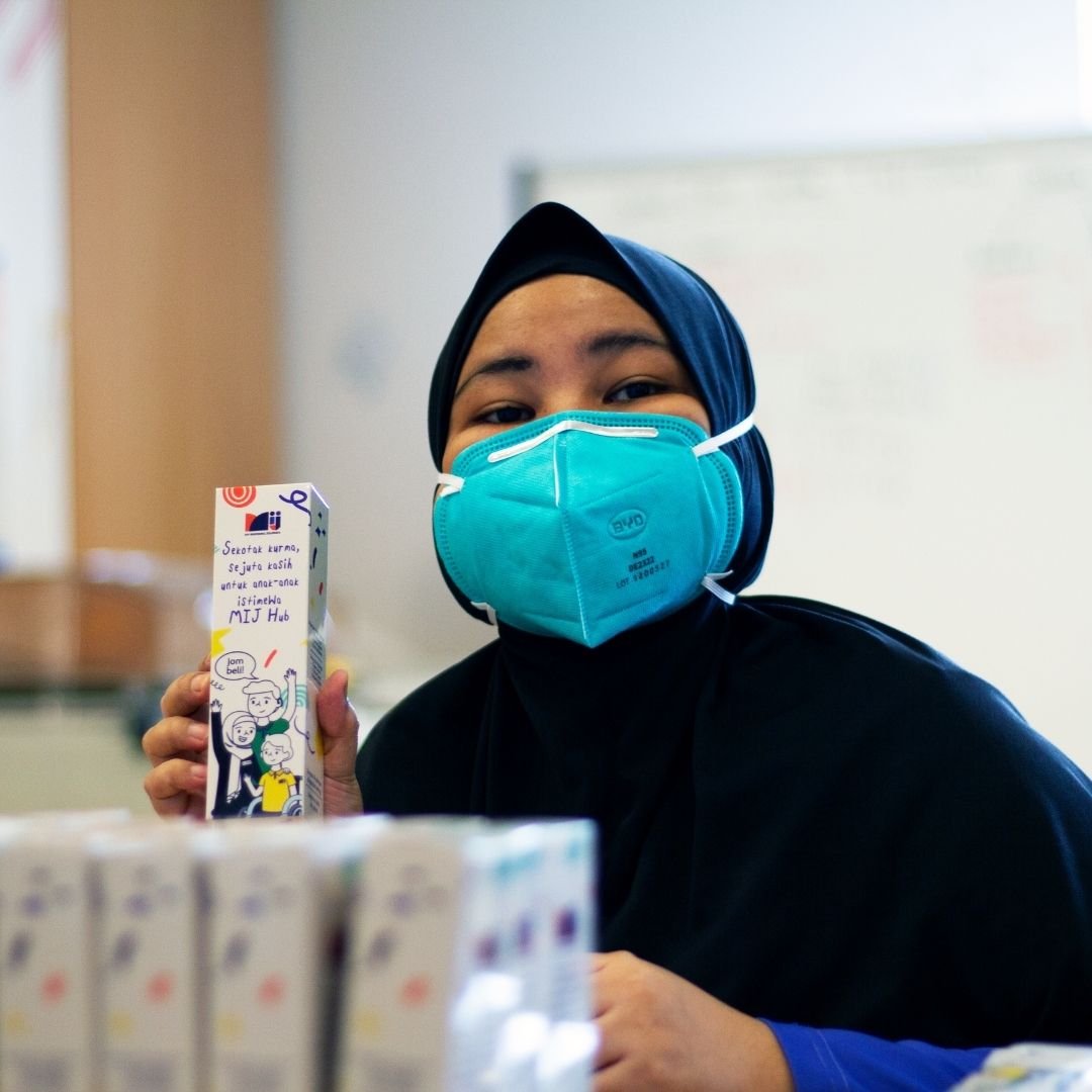 MiJ Hub, Assorted Individually Wrapped Dates, 7 pcs